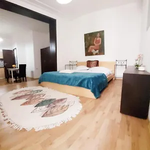 Hotel Happy, Bukareszt